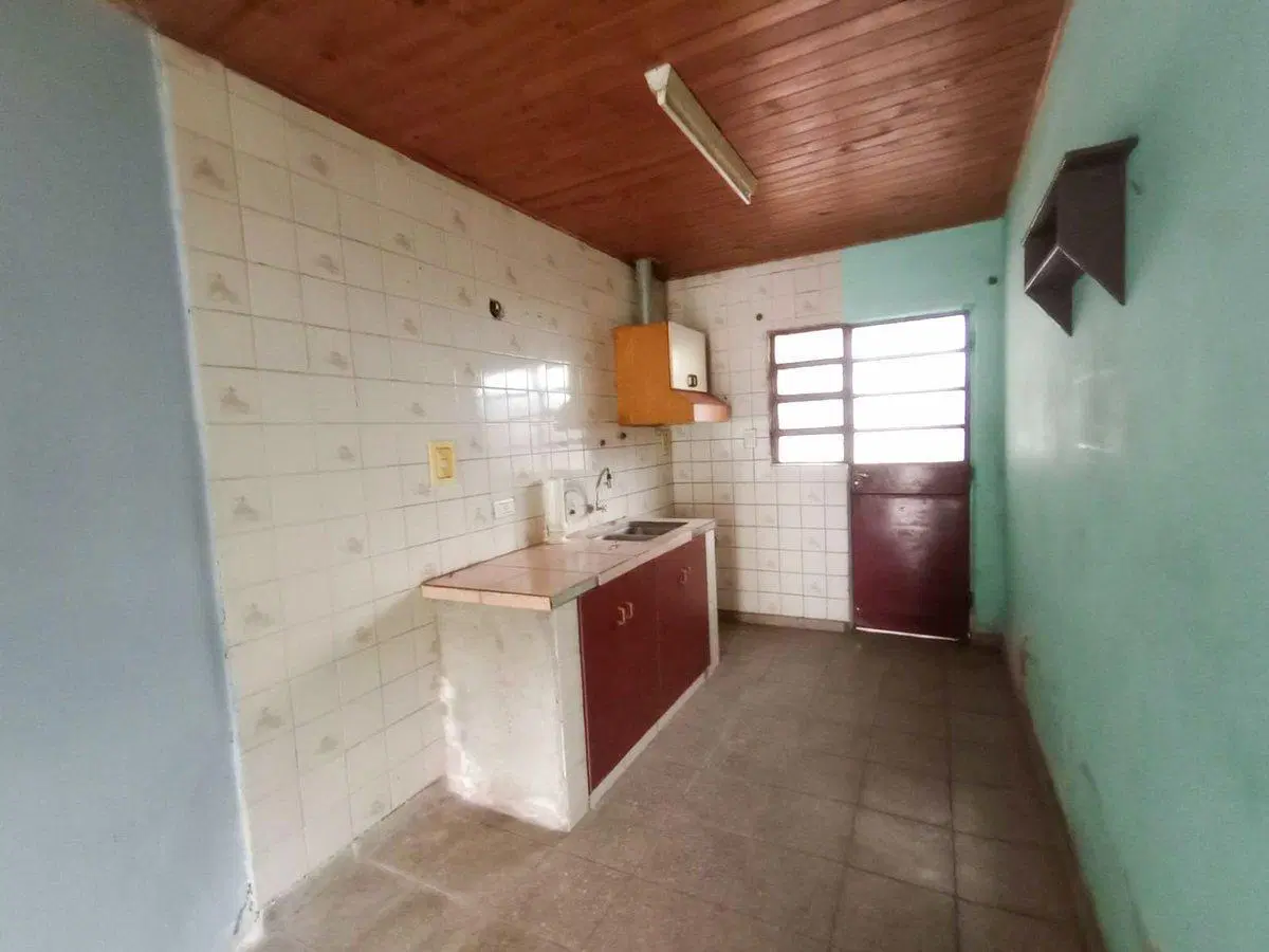 VENTA / DOS VIVIENDAS Y AMPLIO TERRENO/ RAFAELA 5