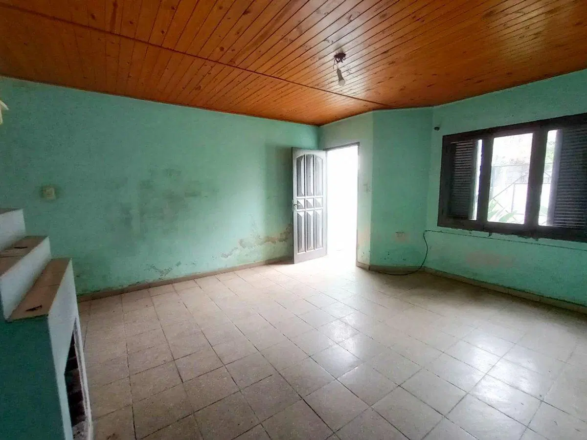 VENTA / DOS VIVIENDAS Y AMPLIO TERRENO/ RAFAELA 4