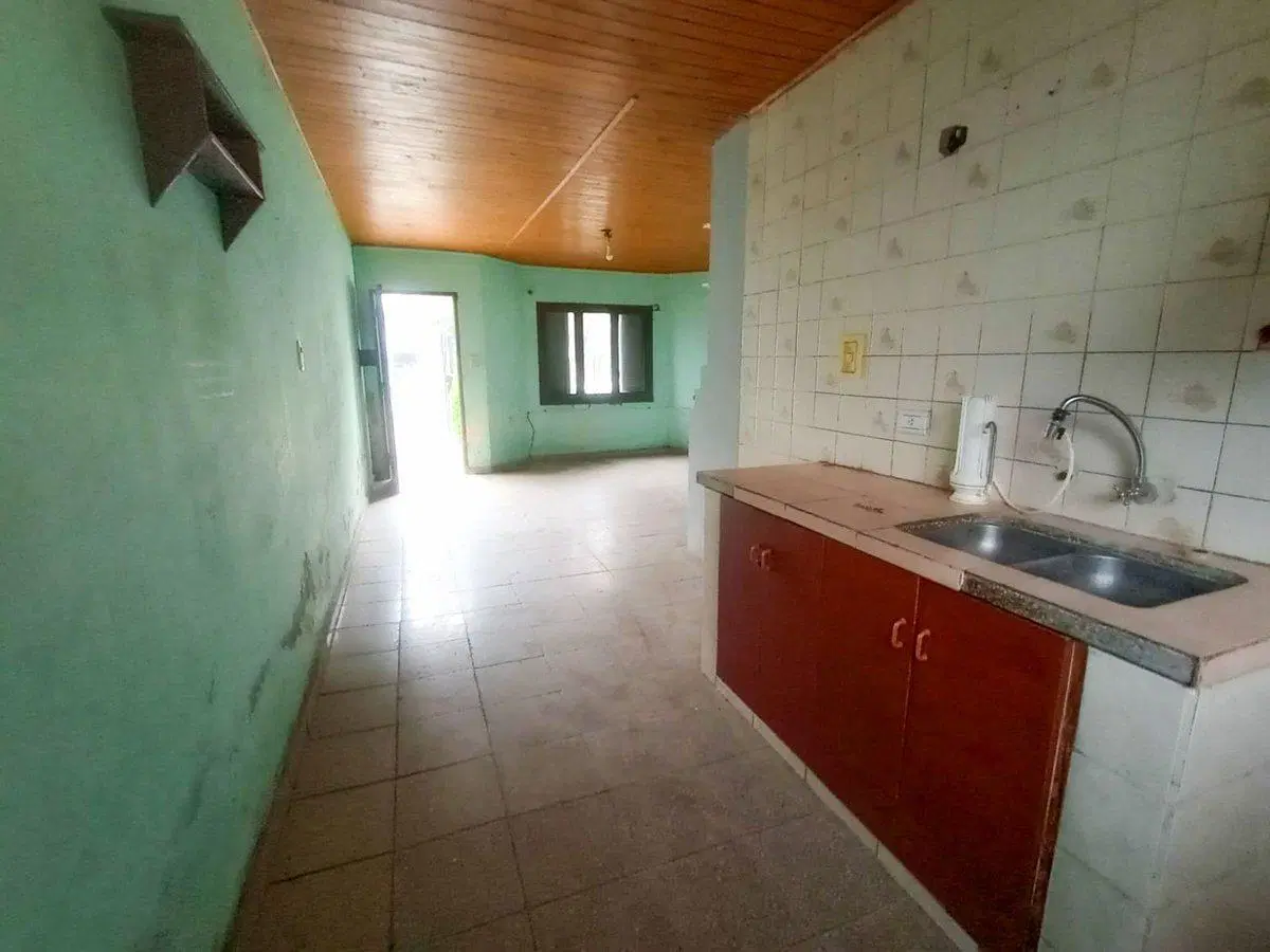 VENTA / DOS VIVIENDAS Y AMPLIO TERRENO/ RAFAELA 3