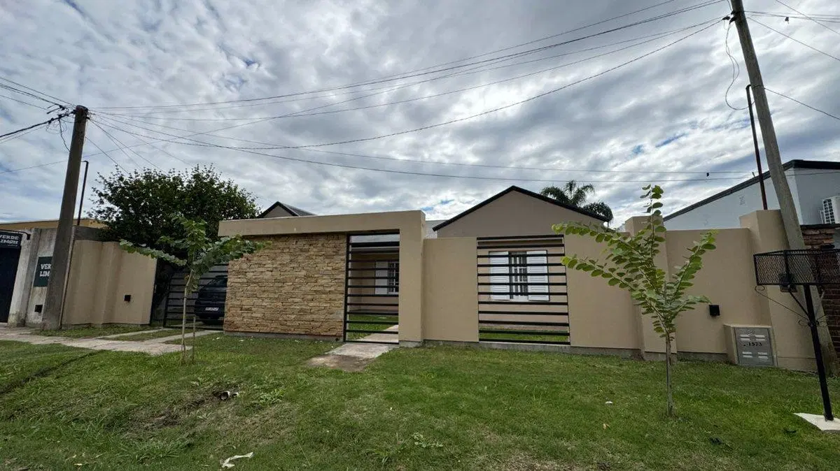 VENTA CASA/3 HABITACIONES/SERVICIOS/SUNCHALES 4