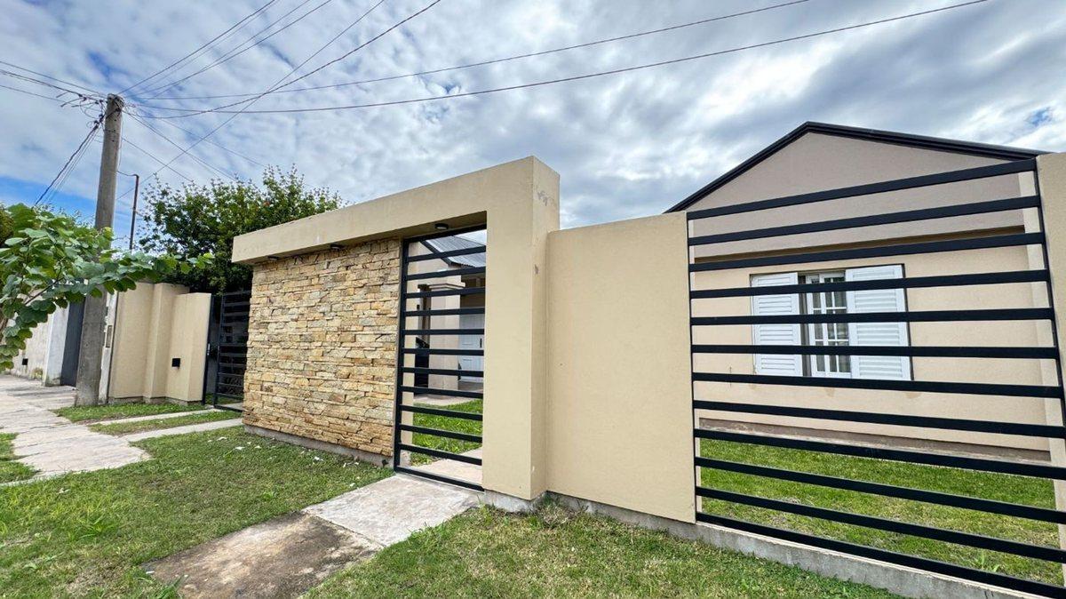 VENTA CASA/3 HABITACIONES/SERVICIOS/SUNCHALES