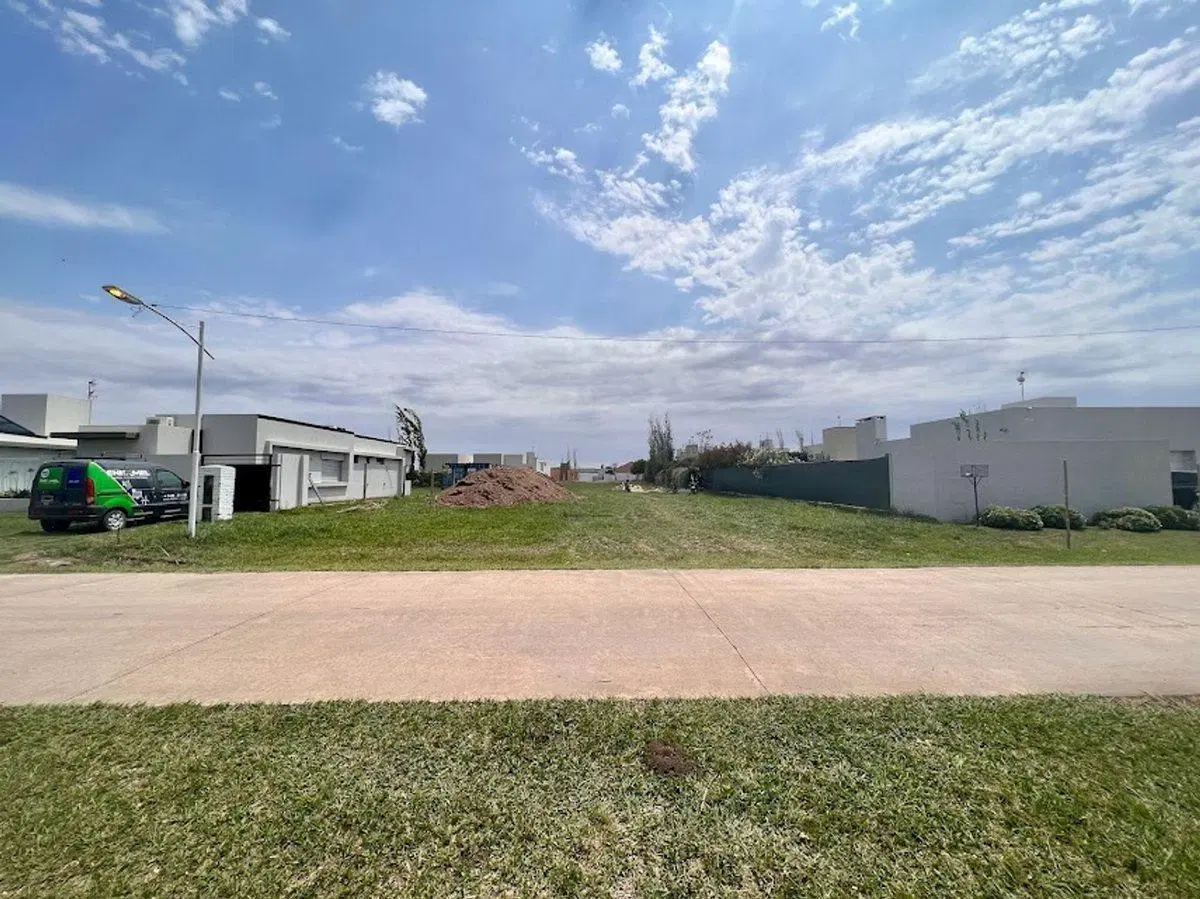 VENTA/LOTE SUR DE RAFAELA/ VILLAGE DEL BRIGADIER 2