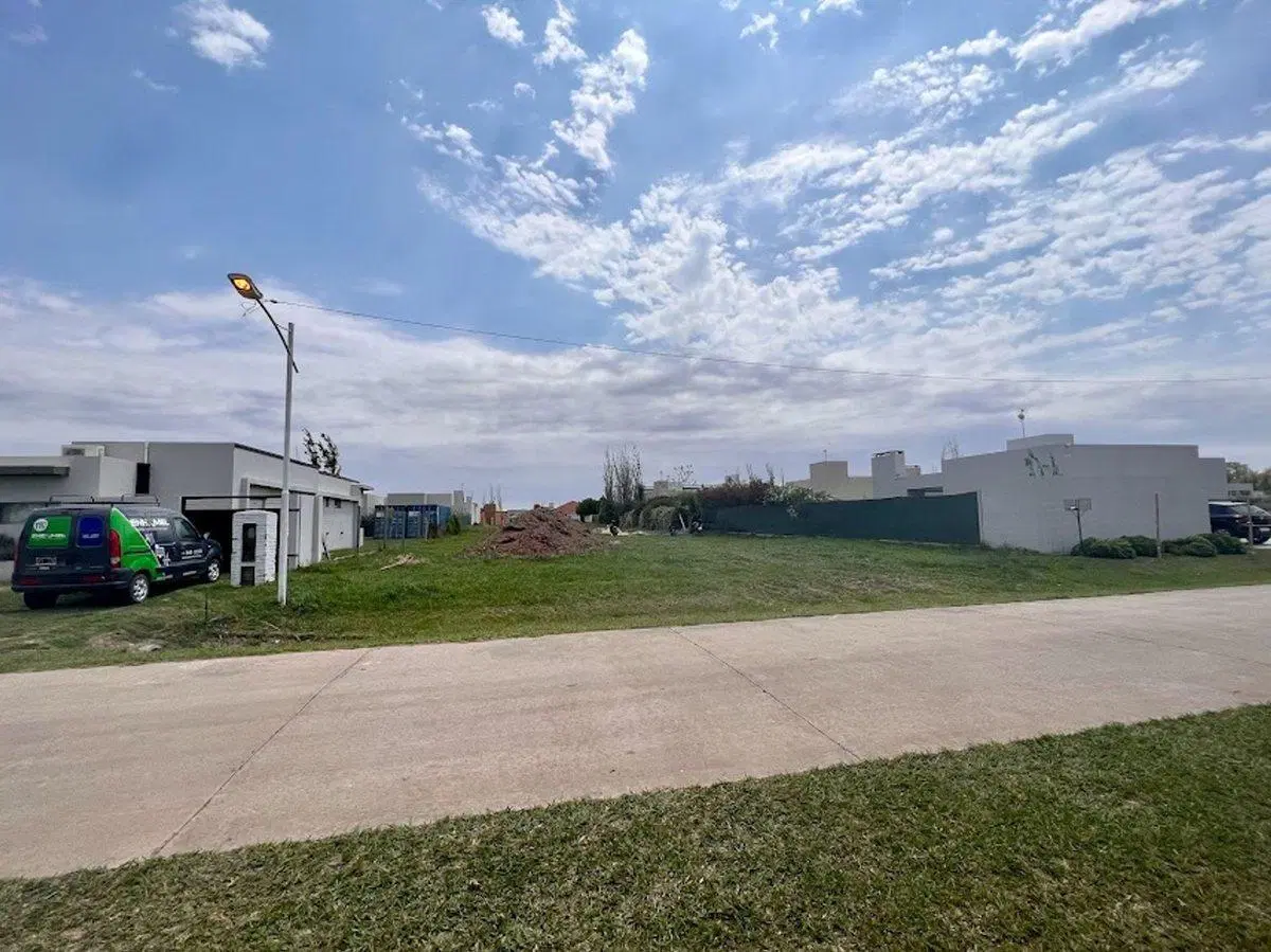 VENTA/LOTE SUR DE RAFAELA/ VILLAGE DEL BRIGADIER 3