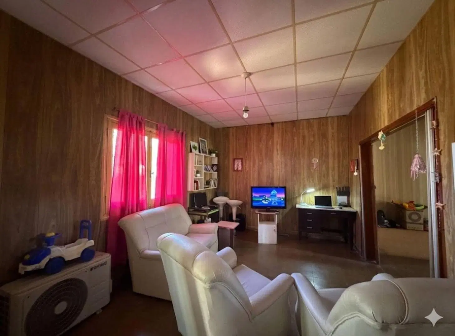 VENTA/ CASA CON PATIO/ B°VILLA DEL PARQUE 4