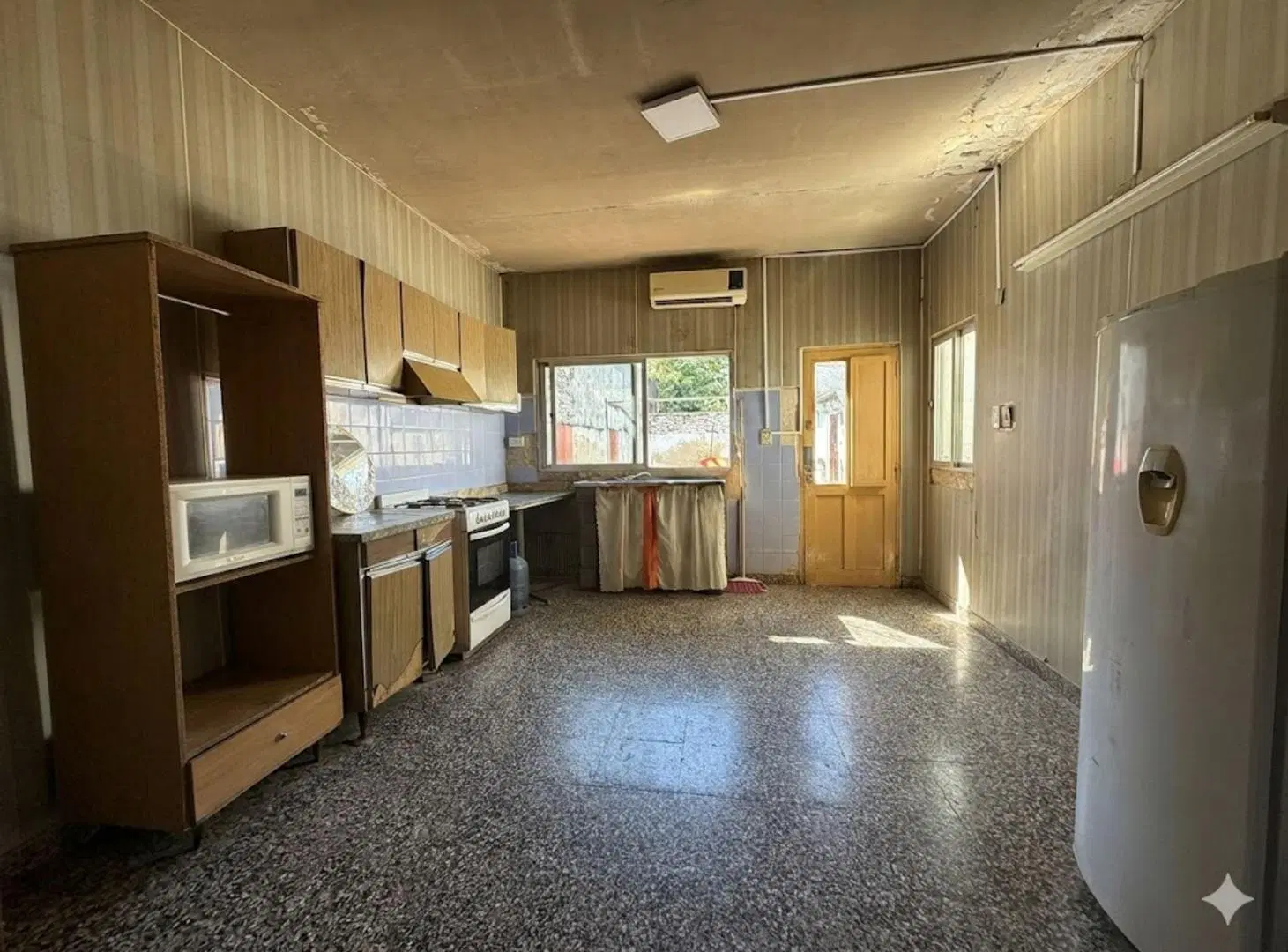 VENTA/ CASA CON PATIO/ B°VILLA DEL PARQUE 3