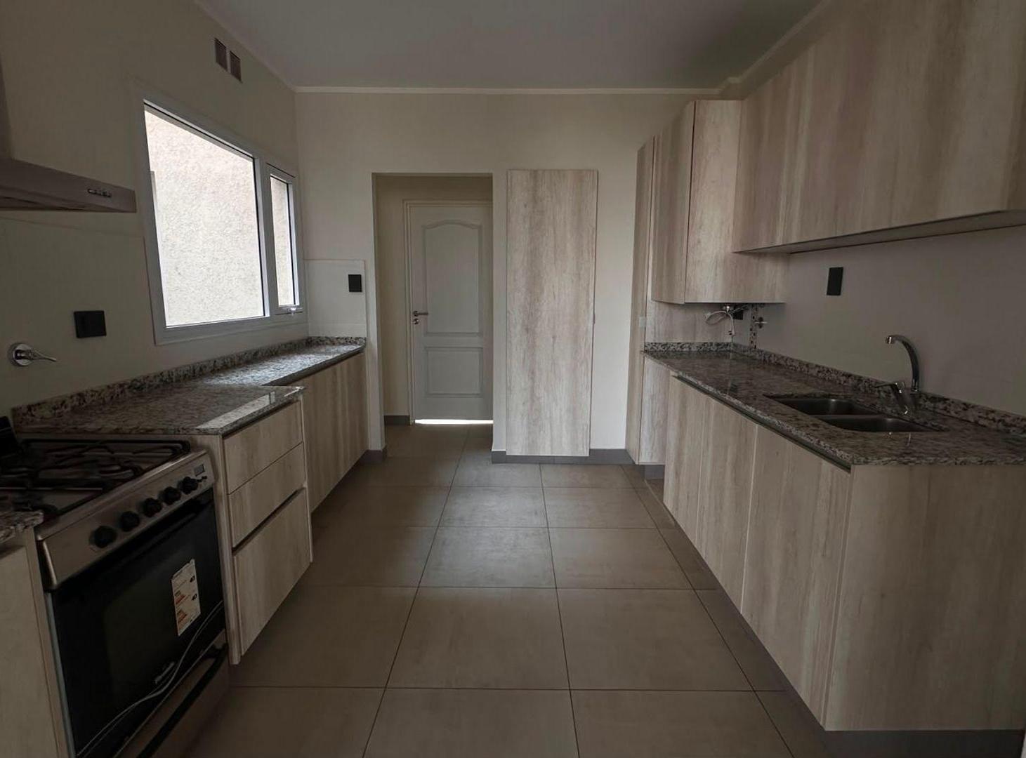 EN ALQUILER/ A ESTRENAR/ 2 DORM. CON COCHERA