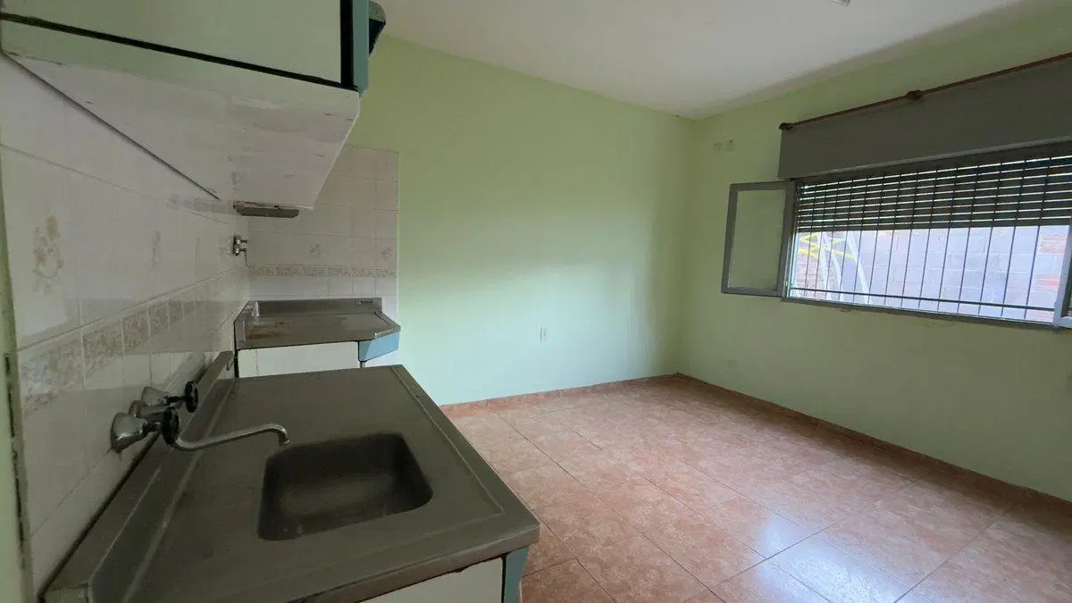 VENTA / AMPLIO PATIO / TODOS LOS SERVICIOS 4