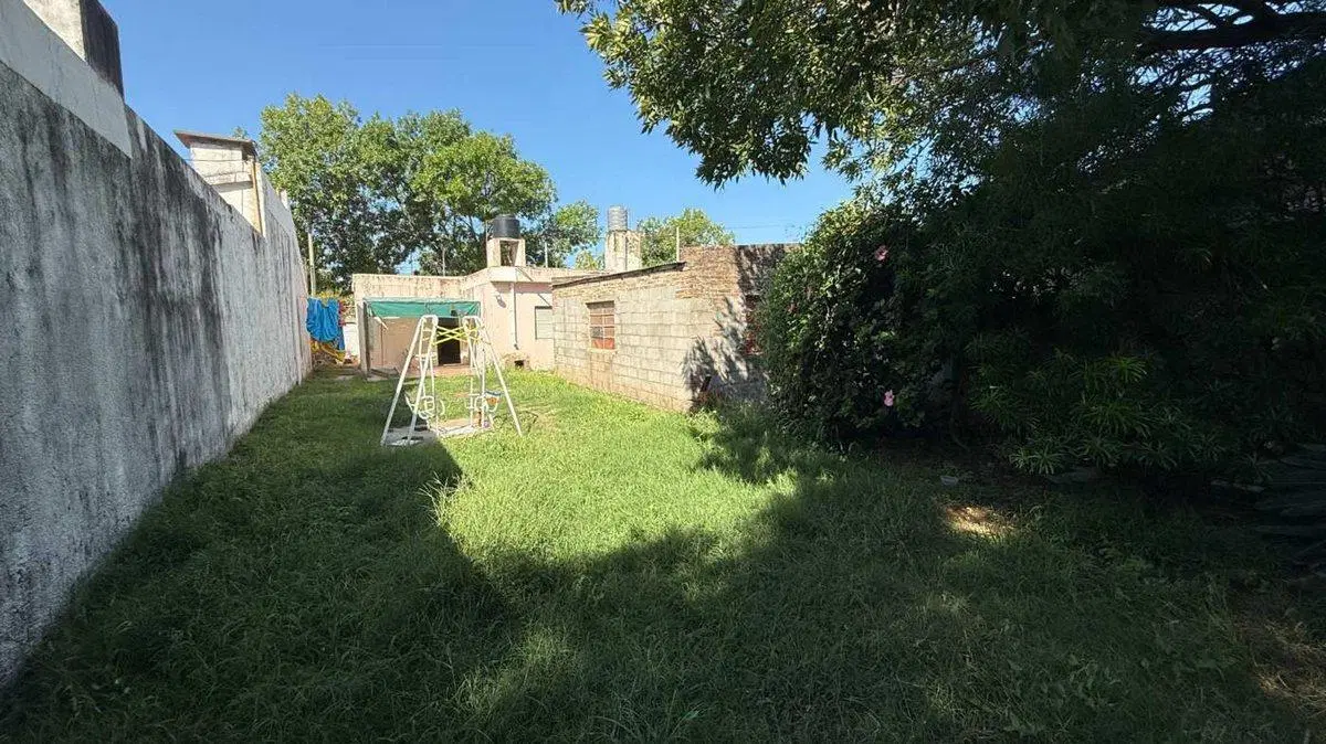 VENTA / AMPLIO PATIO / TODOS LOS SERVICIOS 5
