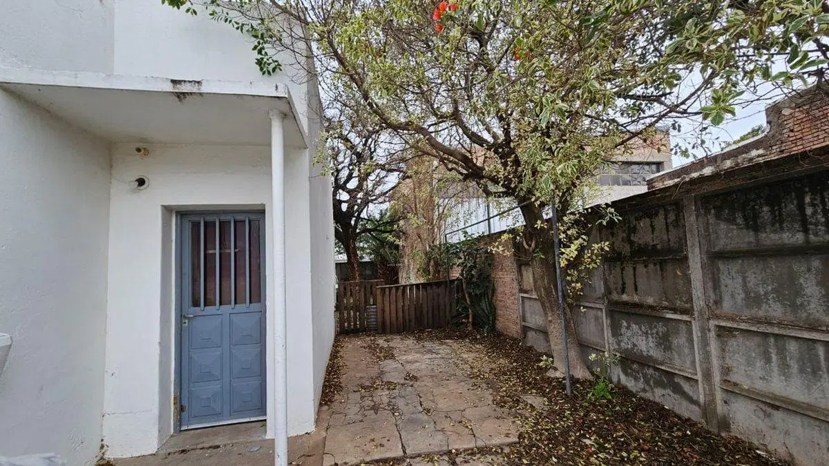 VENTA/CASA/ Bª 9 DE JULIO/CON SERVICIOS 5