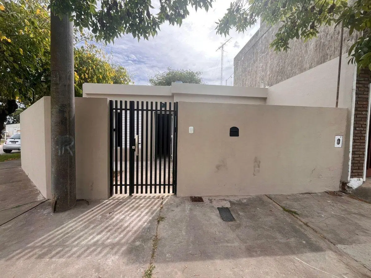 VIVIENDA 2 DORM./B° MOSCONI/ESQUINA/REMODELADA 3
