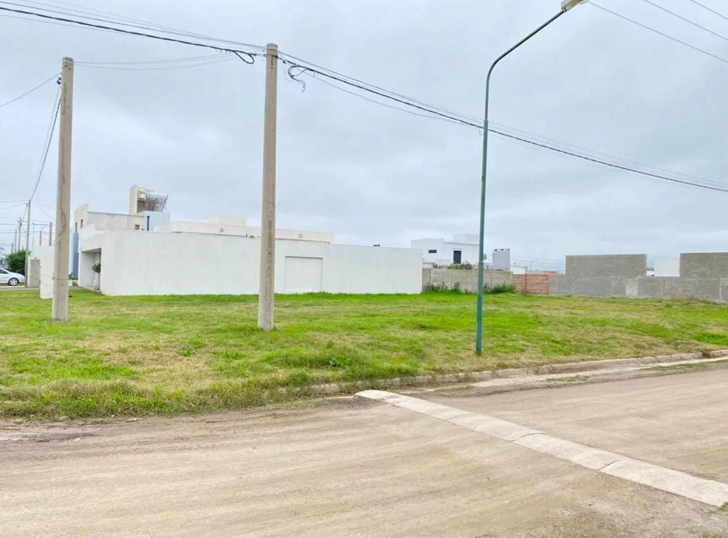 VENTA/ LOTE EN ESQUINA/LOMAS DEL BOSQUE/ESCRITURAB 3