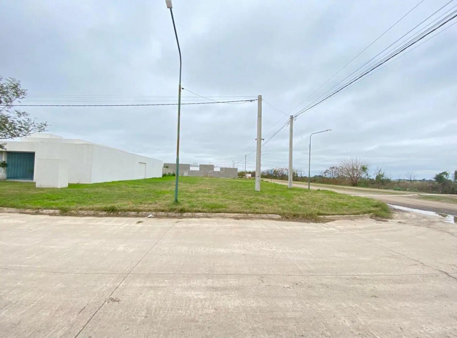 VENTA/ LOTE EN ESQUINA/LOMAS DEL BOSQUE/ESCRITURAB 4