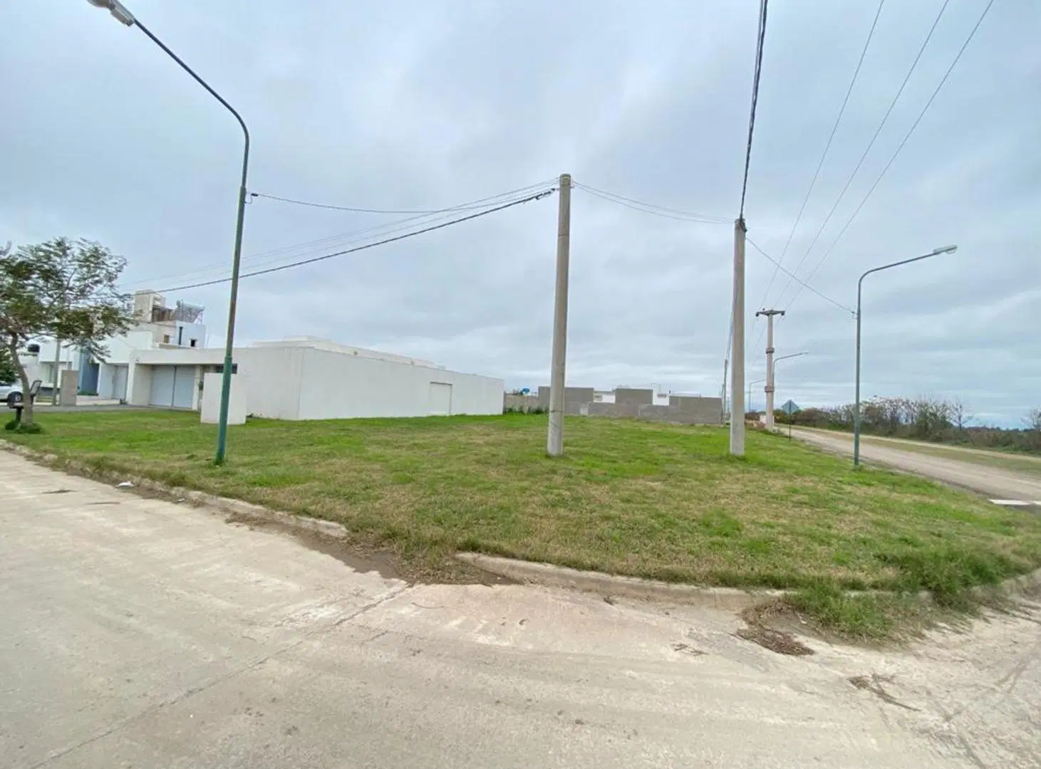 VENTA/ LOTE EN ESQUINA/LOMAS DEL BOSQUE/ESCRITURAB 5