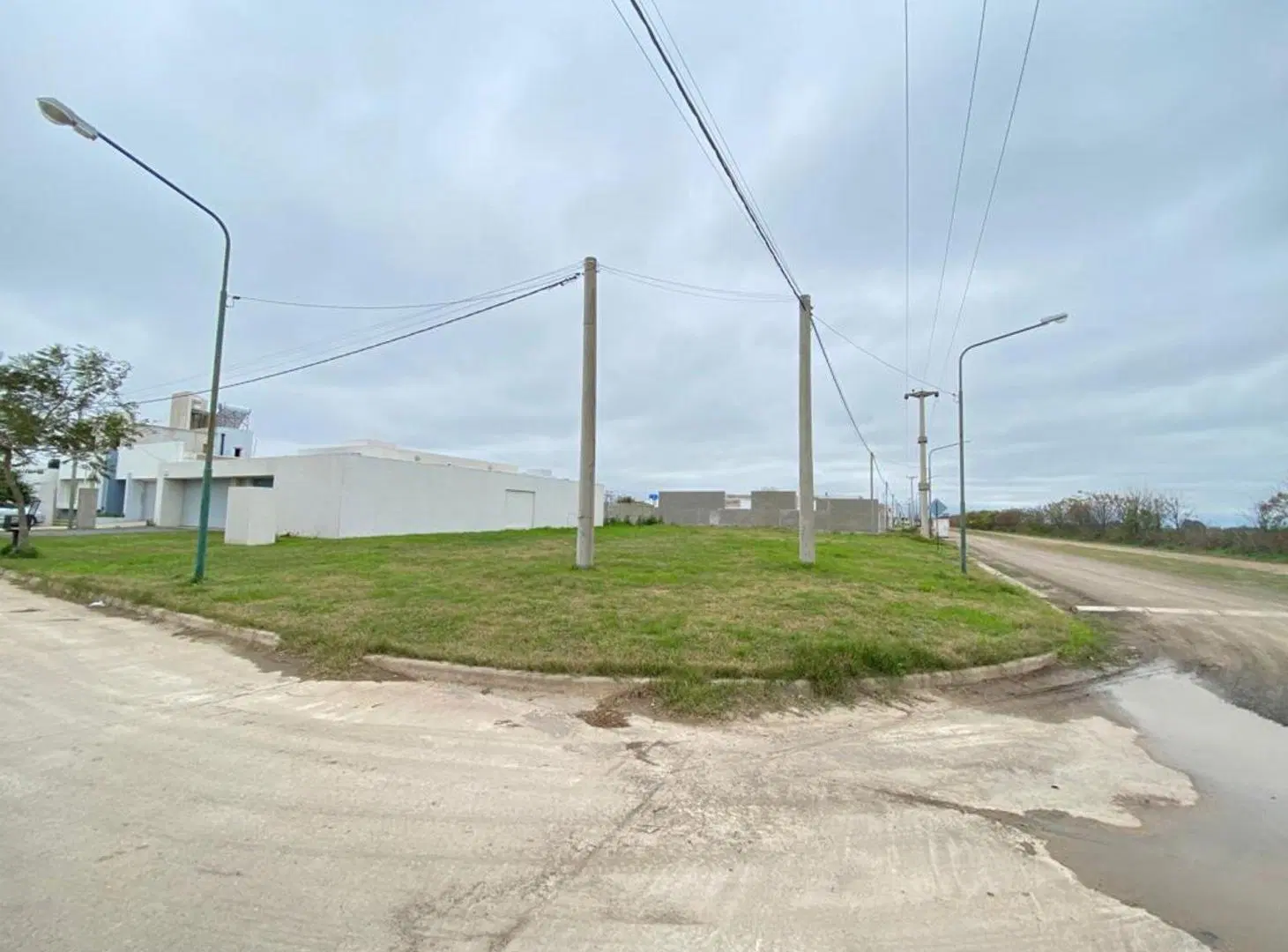 VENTA/ LOTE EN ESQUINA/LOMAS DEL BOSQUE/ESCRITURAB 2