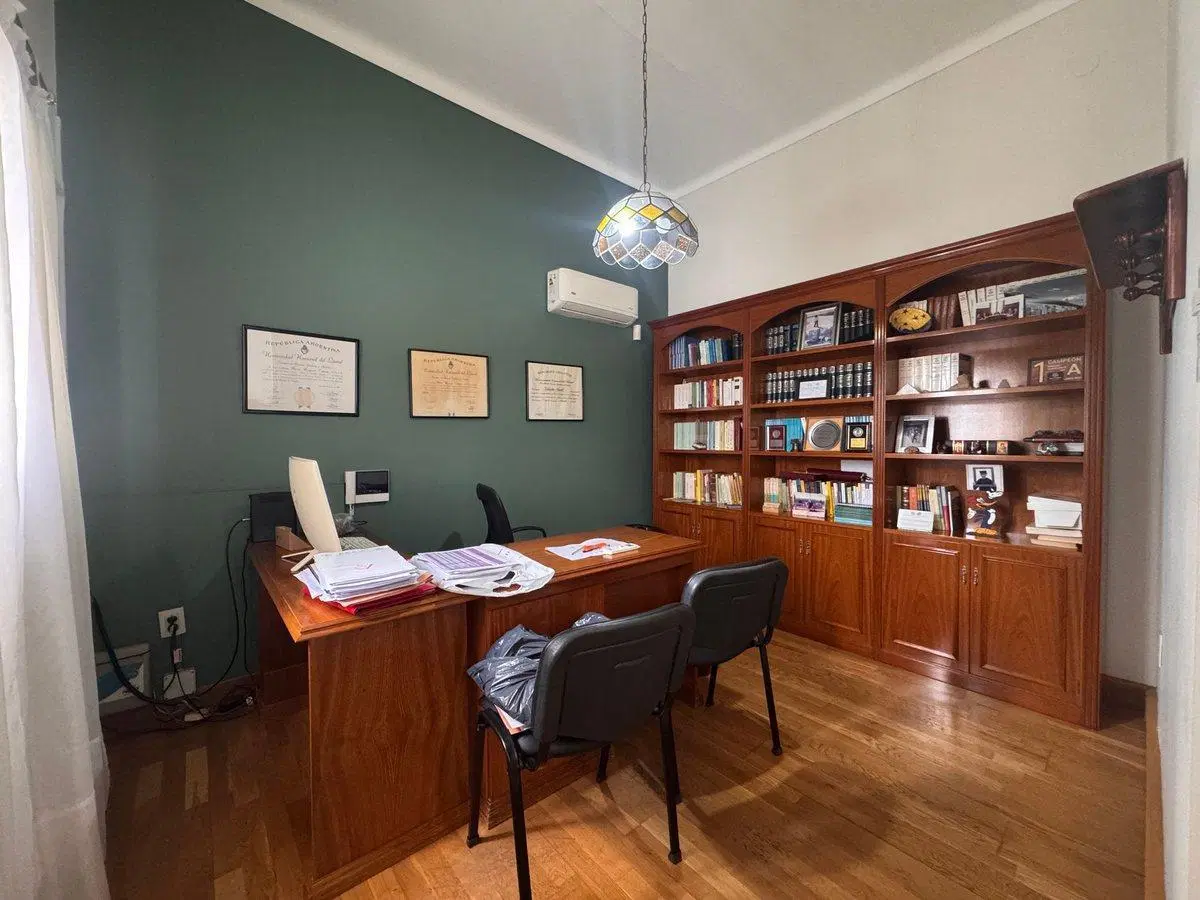 VENTA CASA CENTRICA 2 DORMITORIOS SERVICIOS 4