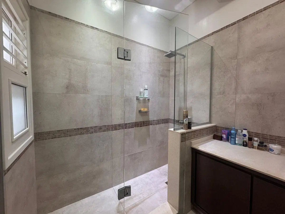 VENTA CASA CENTRICA 2 DORMITORIOS SERVICIOS 5
