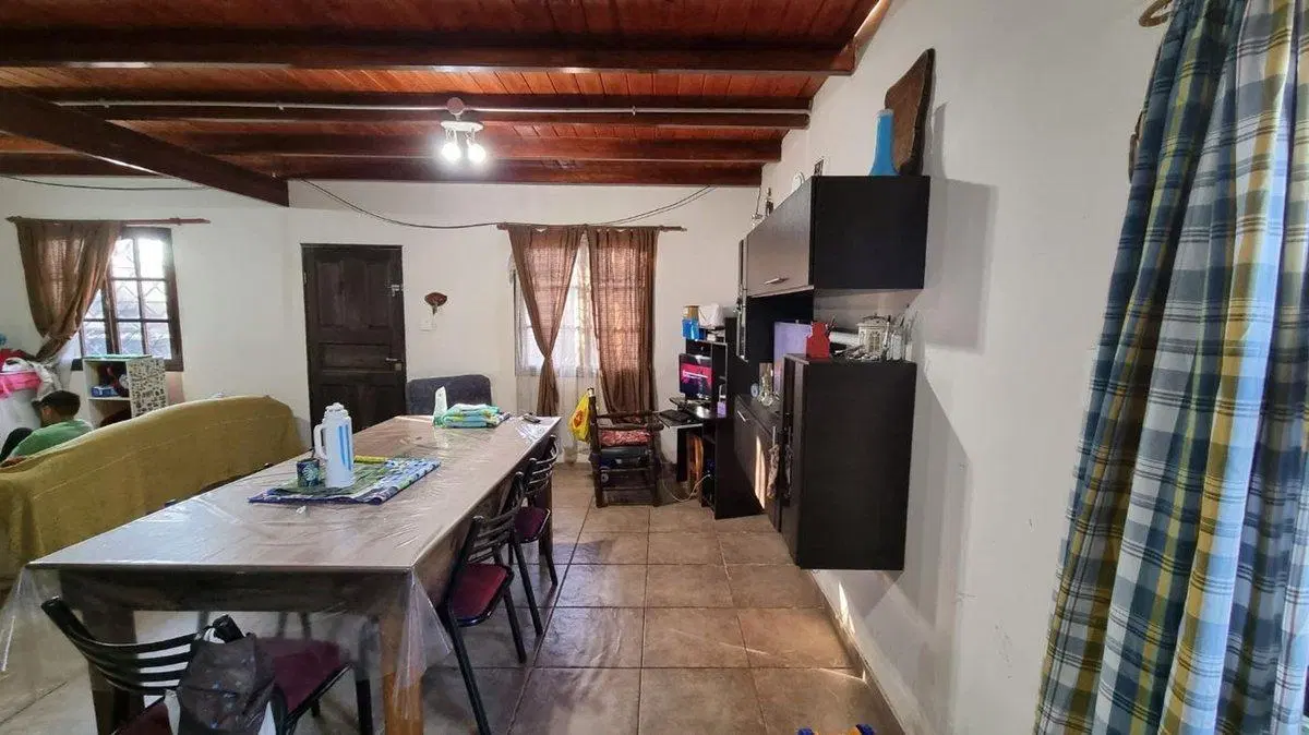 VENTA / CASA CON GALPÓN / GAS NATURAL / CRÉDITO 2