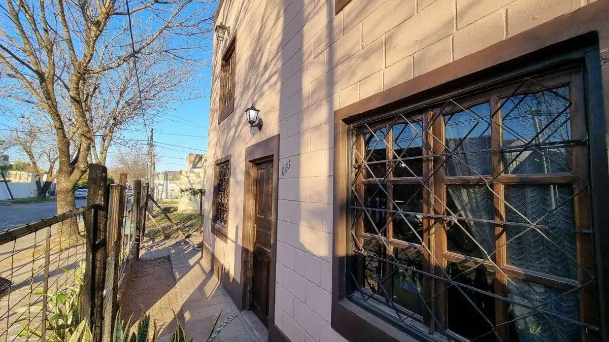 VENTA / CASA CON GALPÓN / GAS NATURAL / CRÉDITO 8