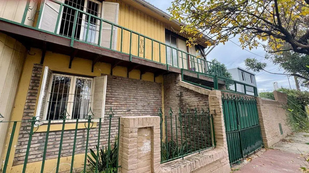 VENTA CASA 2 DORM/SERVICIOS/PATIO/COCHERA 4