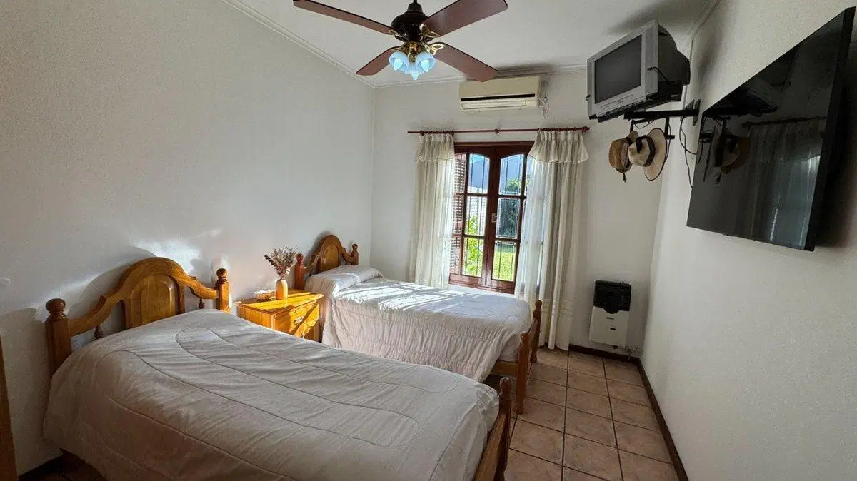 VENTA CASA PIZZURNO/3DORM/PILETA/QUINCHO/SERVICIOS 2