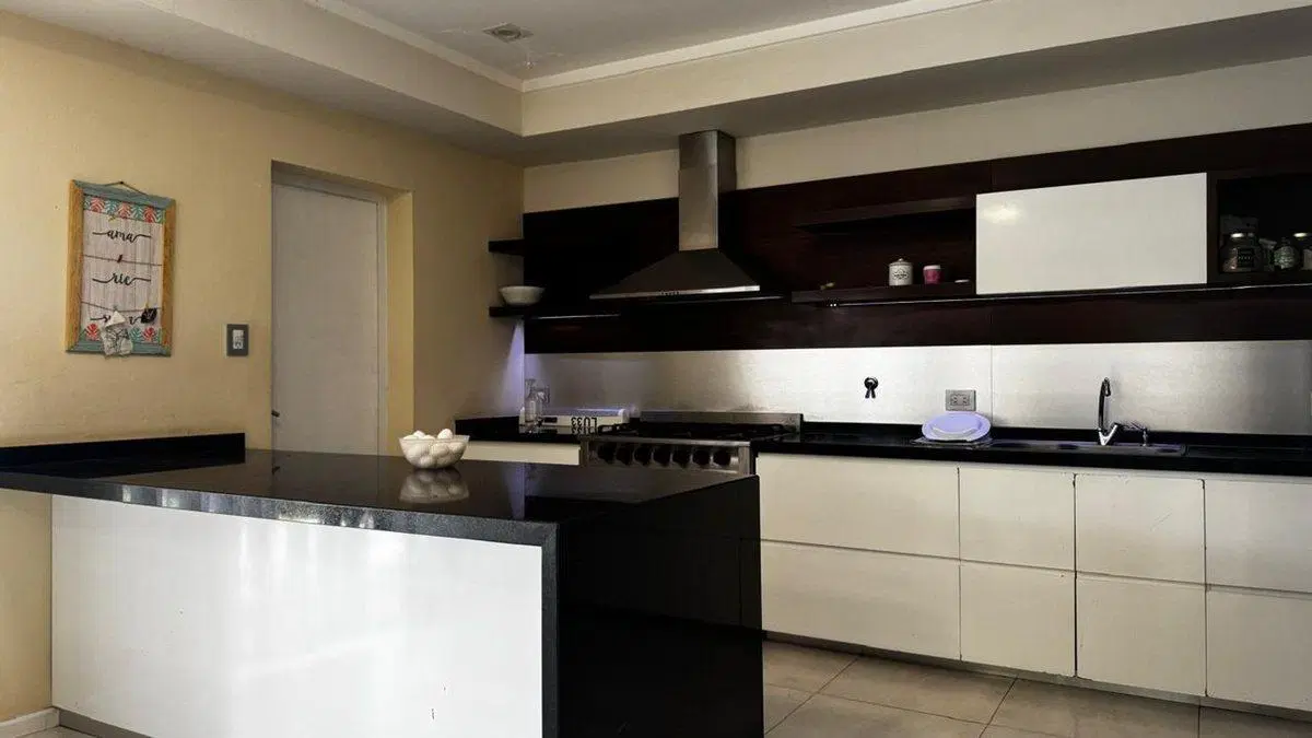 VENTA VIVIENDA /MODERNA /conPILETA/SERVICIOS 4