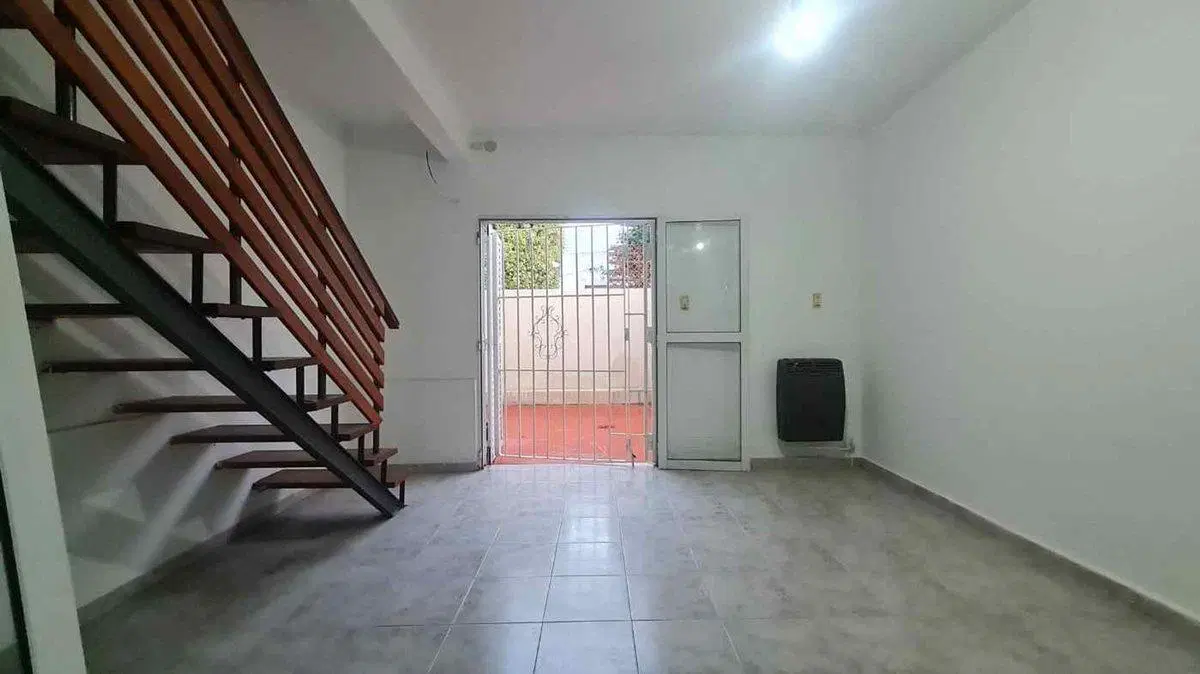 PH/2 DORMITORIOS/SERVICIOS/B° SARMIENTO 3