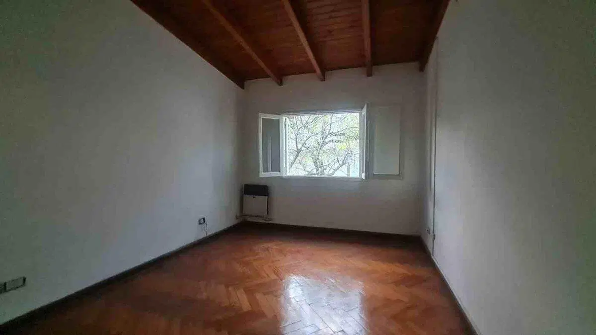 PH/2 DORMITORIOS/SERVICIOS/B° SARMIENTO 4