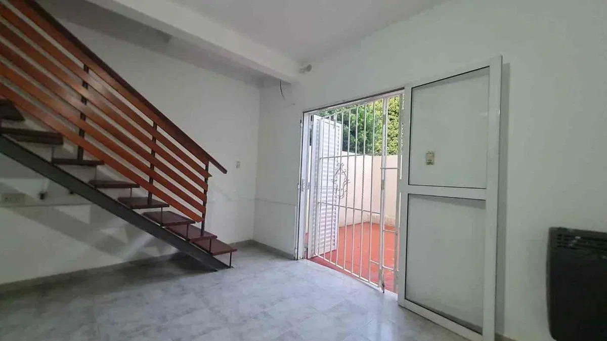 PH/2 DORMITORIOS/SERVICIOS/B° SARMIENTO 4