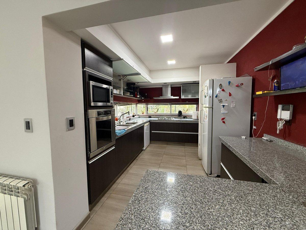 Foto de VENTA CASA / TODOS LOS SERVICIOS / 400 MTS CUB., imagen 5