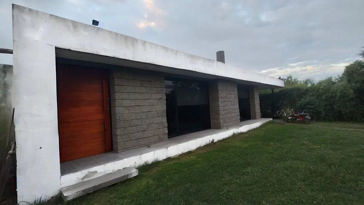 VENTA/CASA 2 DORMITORIOS/ PILETA Y MUCHO PARQUE 4