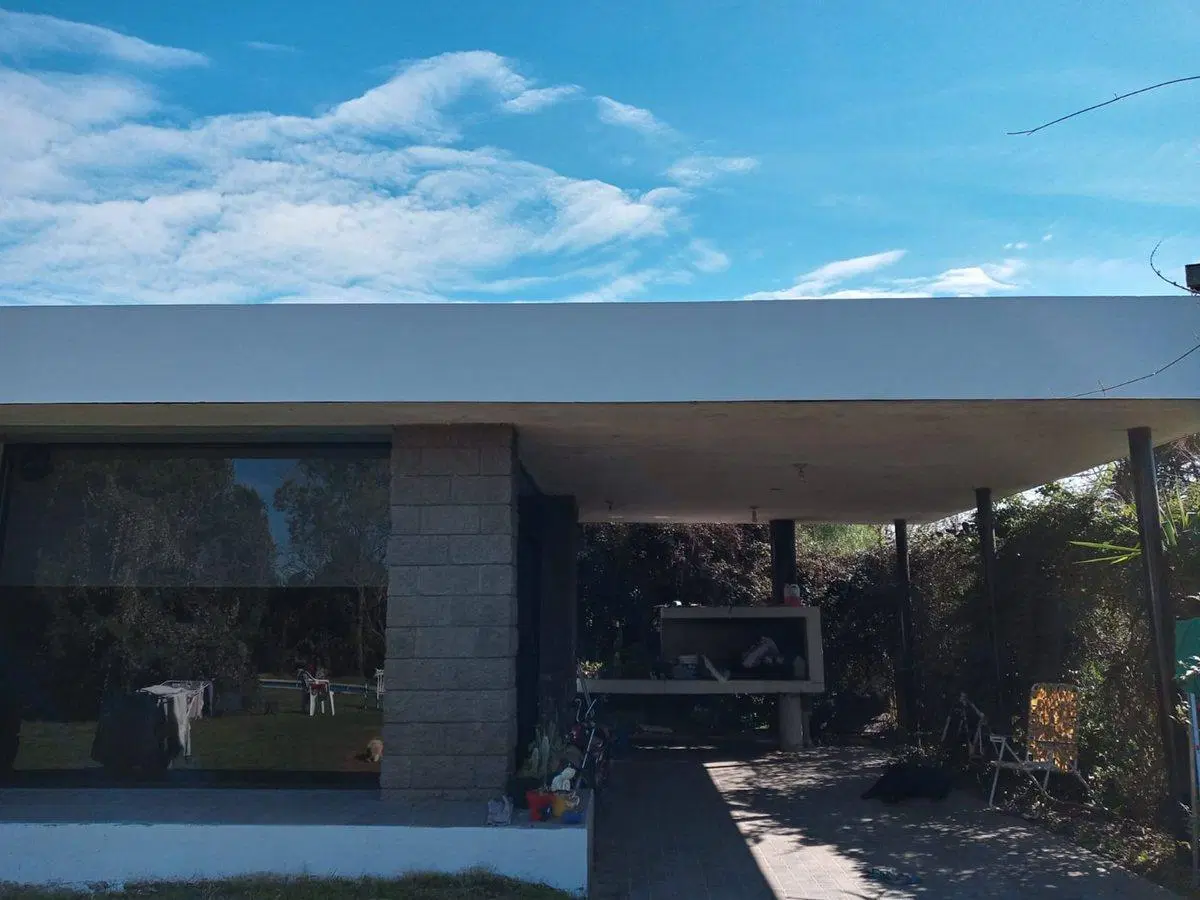 VENTA/CASA 2 DORMITORIOS/ PILETA Y MUCHO PARQUE 5