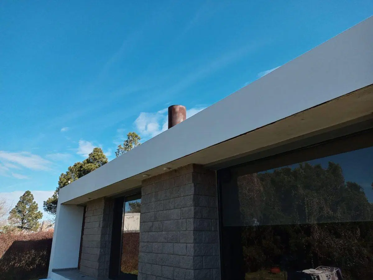 VENTA/CASA 2 DORMITORIOS/ PILETA Y MUCHO PARQUE 5