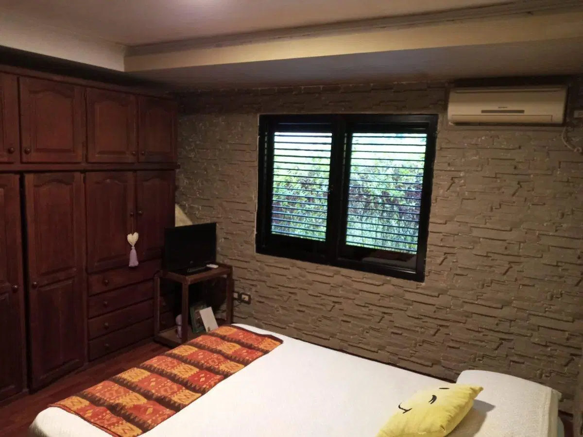 VENTA/CASA 2 DORMITORIOS/ PILETA Y MUCHO PARQUE 8