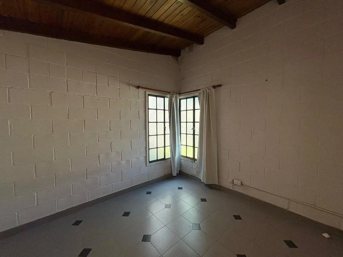 ALQUILER/ CASA/ 1 DORMI/ PATIO 4
