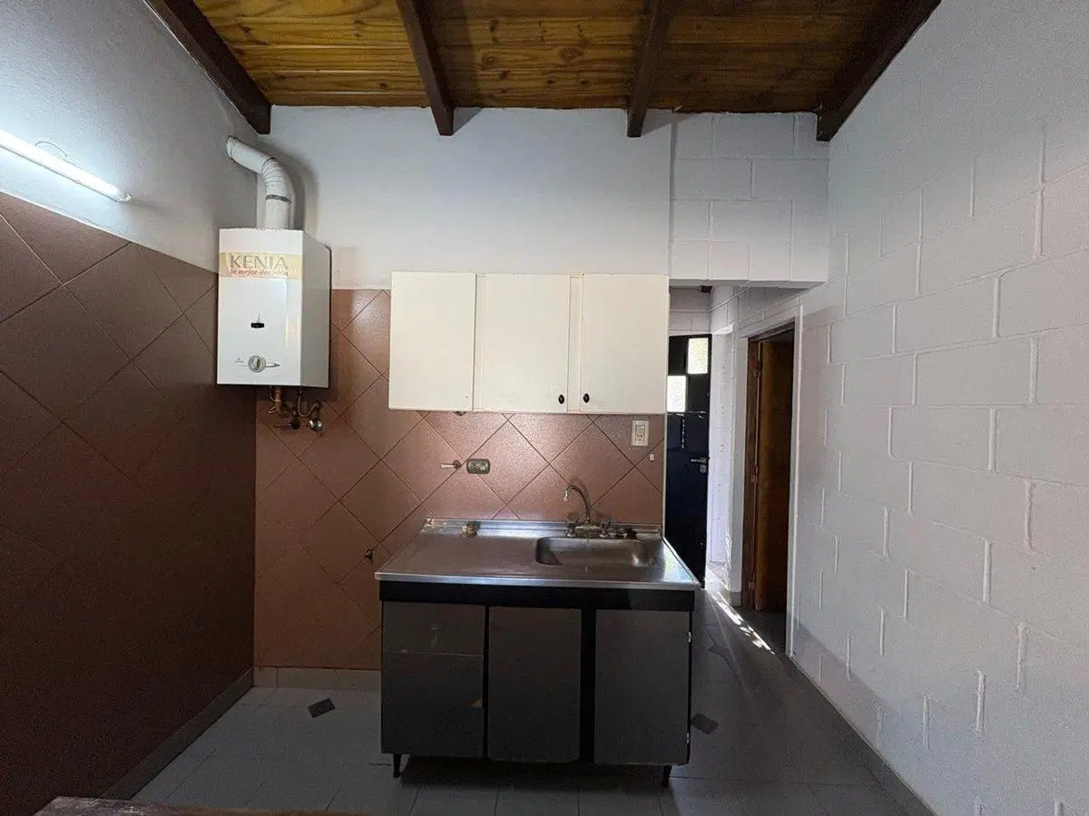 ALQUILER/ CASA/ 1 DORMI/ PATIO 5