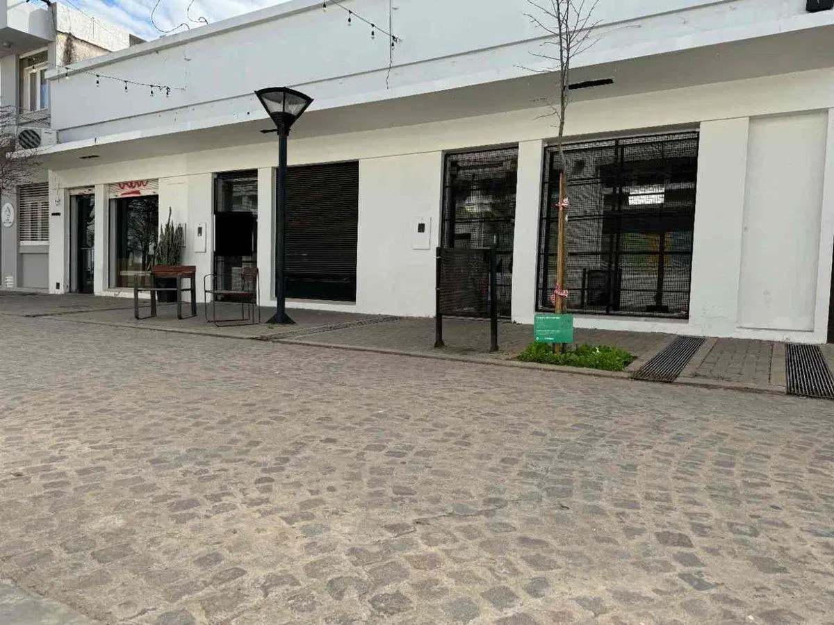 VENTA/ 3 LOCALES COMERCIALES / CENTRICOS 3