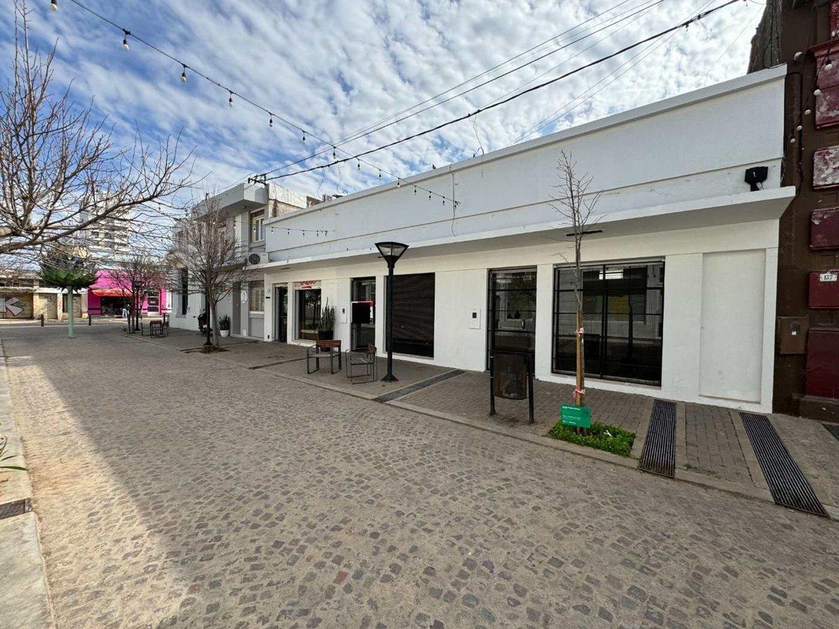 VENTA/ 3 LOCALES COMERCIALES / CENTRICOS