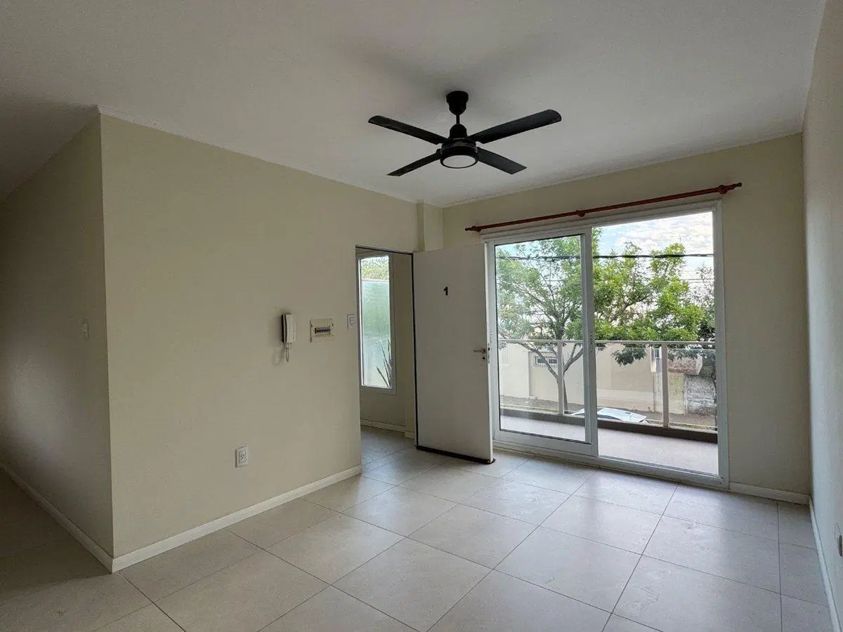 VENTA - CONJUNTO DEPARTAMENTOS MAS LOCAL - RAFAELA 5