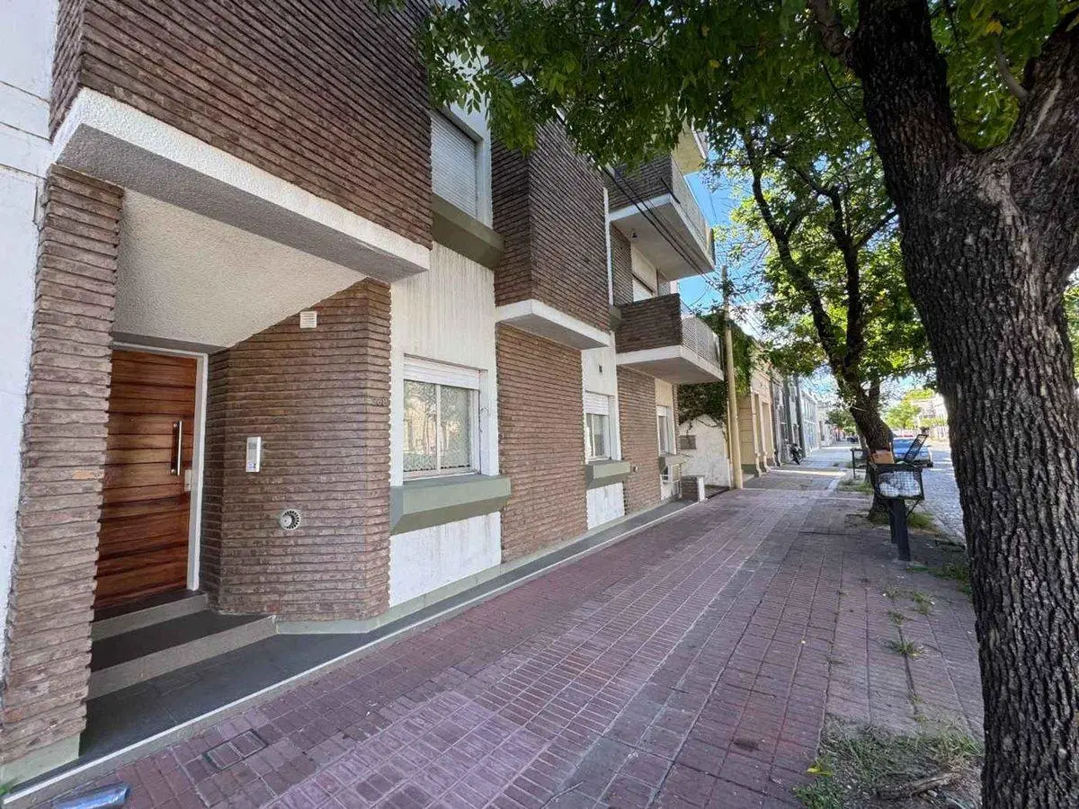 VENTA / DEPARTAMENTO / CENTRICO / COCHERA 4