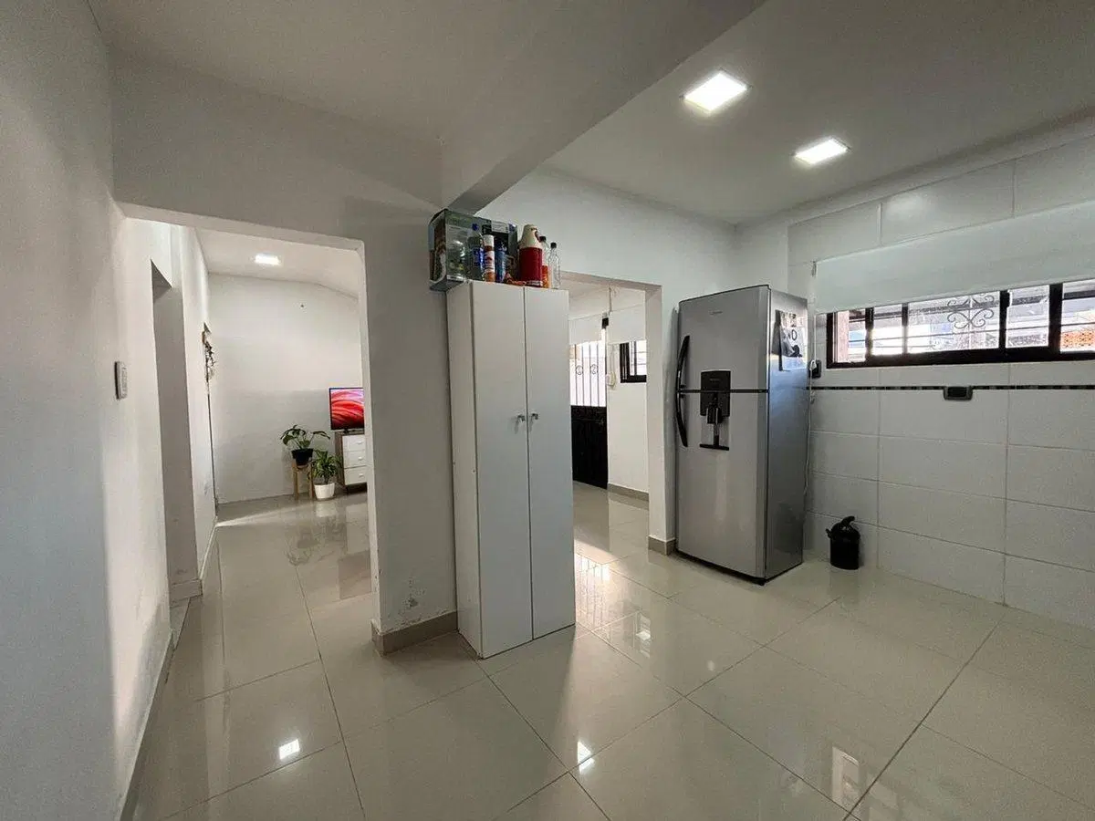 VENTA / CASA / 2 DORMITORIOS COCHERA / VILLA ROSAS 3