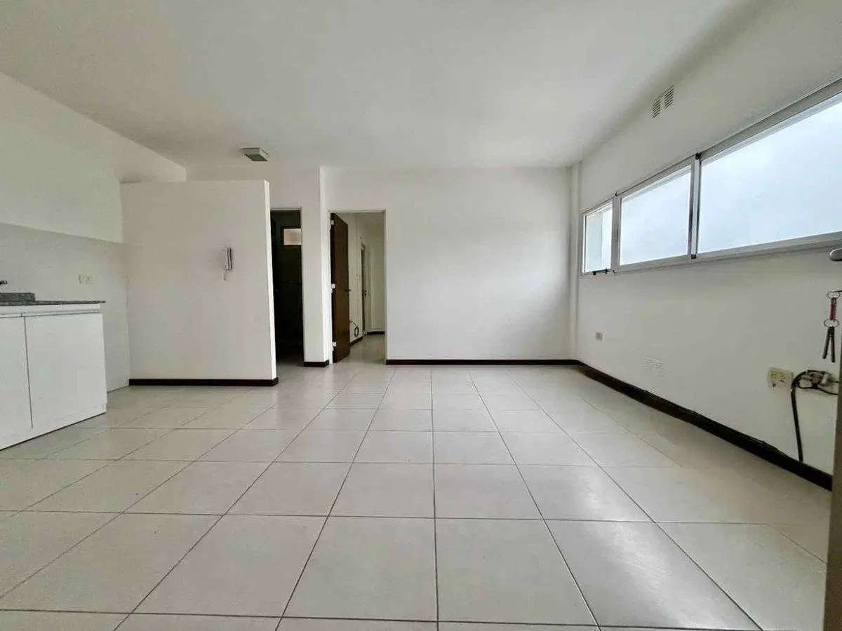 ALQUILER/ DEPARTAMENTO 1 DORM./COCHERA/SERVICIOS 2