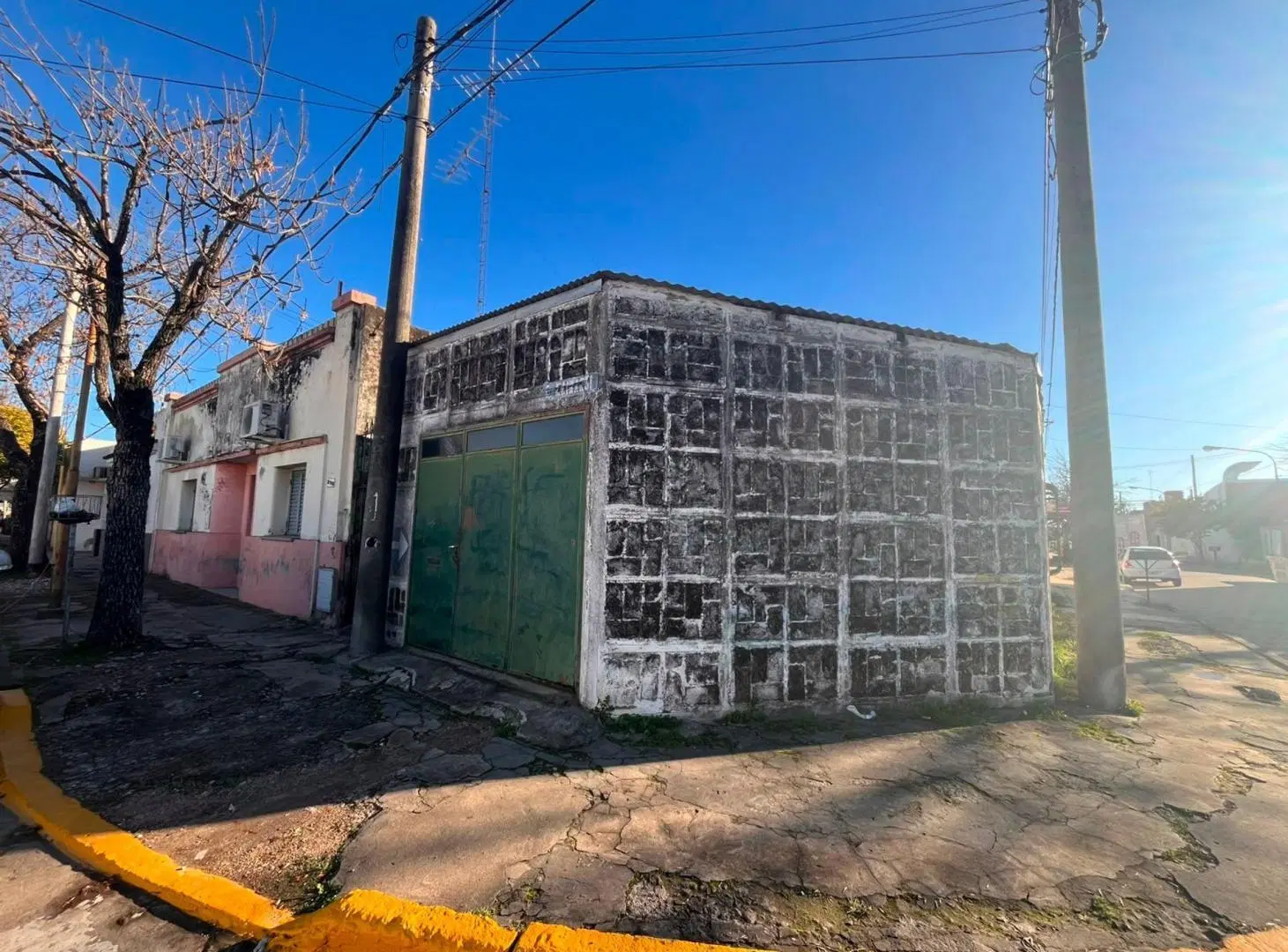 VENTA/CASA/ESQUINA/2 DORMITORIOS/A REFACCIONAR. 4