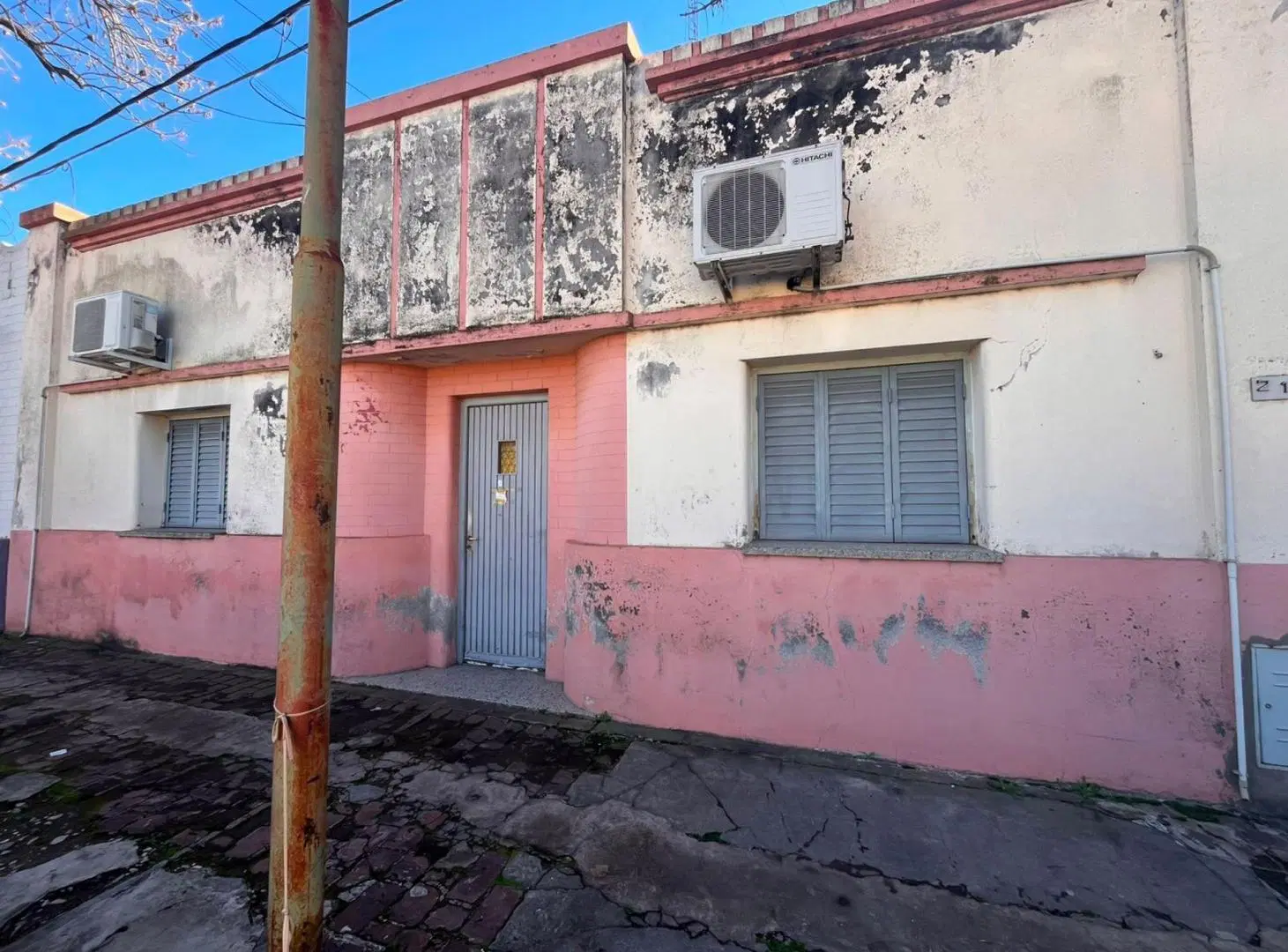 VENTA/CASA/ESQUINA/2 DORMITORIOS/A REFACCIONAR. 2