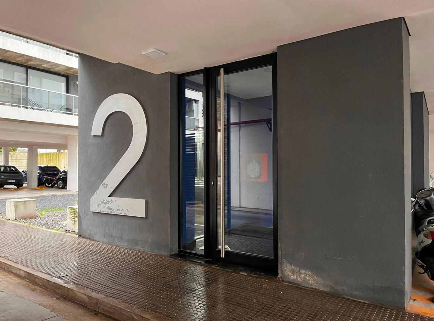 ALQUILER/1 DORMITORIO/COCHERA/SERVICIOS.