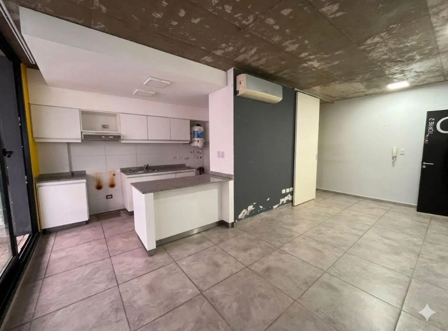 ALQUILER/1 DORMITORIO/COCHERA/SERVICIOS. 2