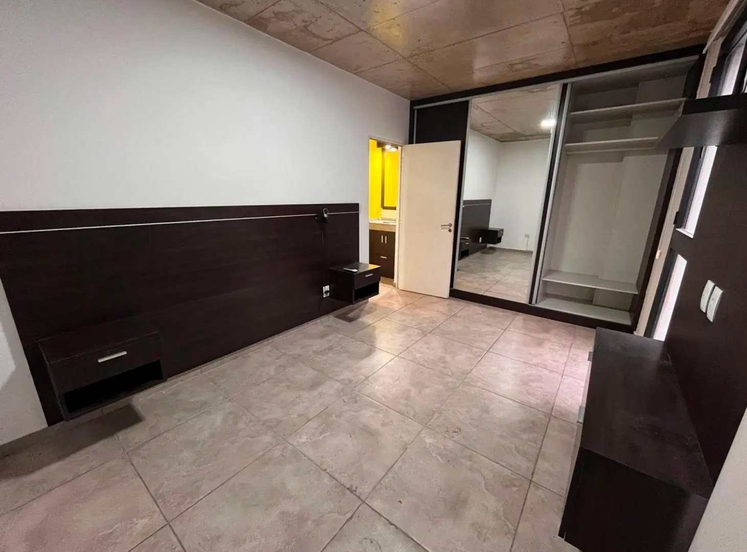 ALQUILER/1 DORMITORIO/COCHERA/SERVICIOS. 5