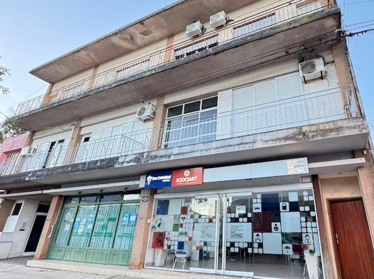 REMAX VENDE/DEPARTAMENTO CENTRICO/2 dormitorios