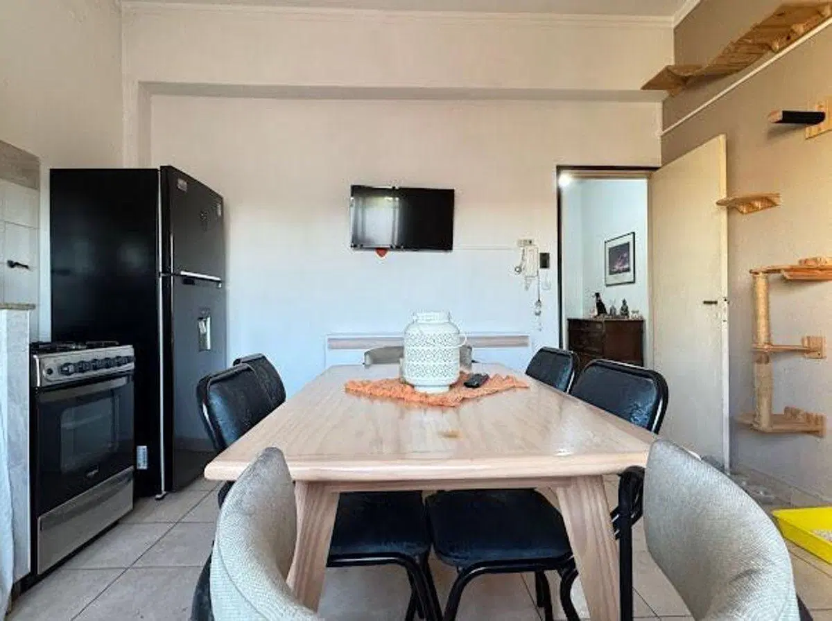 REMAX VENDE/DEPARTAMENTO CENTRICO/2 dormitorios 5
