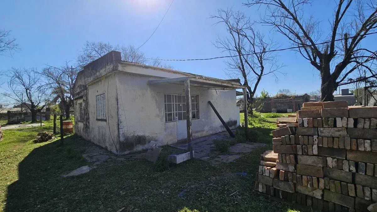 VENTA CASA A REFACCIONAR SOBRE AVENIDA 4