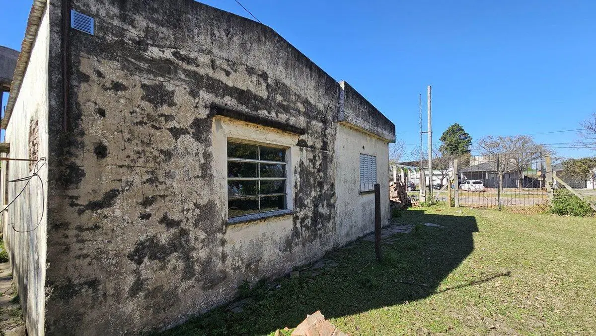 VENTA CASA A REFACCIONAR SOBRE AVENIDA 2